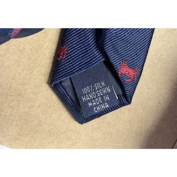 Lands End Red Crab Tie Pure Silk - Picture 3 of 3